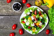 4 recepty na osvěžující saláty plné bílkovin!