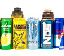 Energetické drinky patří stále k velice oblíbeným nápojům. Jak je to však s jejich škodlivostí na naše zdraví?
