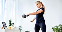 Wie kann man sein Training zu Hause verbessern? Integrieren Sie diese 8 Kettlebell-Übungen!