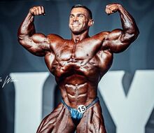 Derek Lunsford walks to his second straight 212 Olympia triumph!