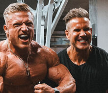 Urs Kalecinsky posed with Jay Cutler!