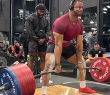 Jamal Browner attempted to pull 501kg on the deadlift to catch Björnsson!