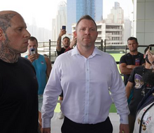 Íránský Hulk chtěl zbít Martyna Forda před hotelem v Dubaji