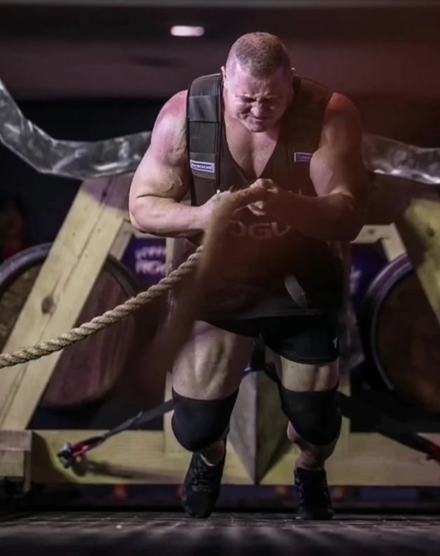muž závodící na Rogue Invitational Strongman 2023