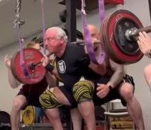 Rudy Kadlub dřepnul 3x200kg v 74 letech!