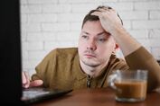 Nejsi unavený, tvůj mozek jen stárne - Jak po třicítce vyčistit hlavu a získat zpět ztracenou rychlost?