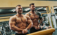 Trening piersi, ramion i tricepsów z Lukasem Rejholcem