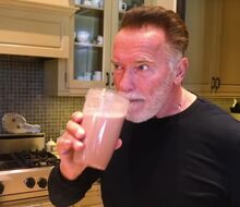 Arnold Schwarzenegger vyvracia mýtus: "Extra proteíny nezväčšia orgány prirodzených ľudí"