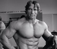 "Každodenná chôdza a strava s vysokým obsahom bielkovín vám predĺži život," hovorí Arnold.