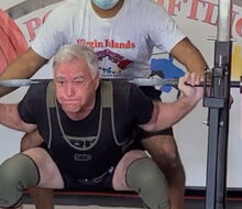 John LaFlamme vytlačil 193,5 kg vo veku 71 rokov!