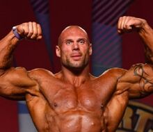 Medzi profesionálov patrí 192 cm vysoký a 134 kg vážiaci Morgan Aste!