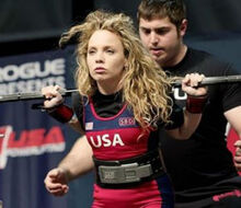 46 kg Heather Connorová vytlačila 147,5 kg v drepe na chrbte!