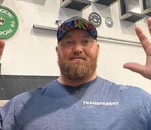 Thor Björnsson trénuje kládový ťah na súťaž Najsilnejší muž Islandu 2020