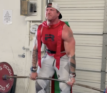 Powerlifter John Haack vytiahol 405 kilogramov v mŕtvom ťahu!