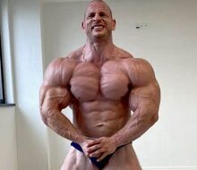Michal Križánek váži 133 kilogramov!
