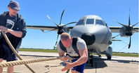 Strongman Jiří Tkadlčík utáhl na laně 20tunový armádní letoun CASA C-295
