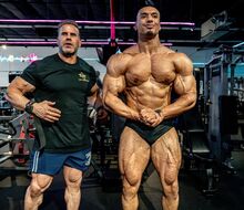  Jay Cutler si berie Larryho Wheels pod svoje krídla!