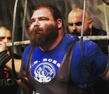 Petr Petráš prekonaný! Daniel Bell vytvoril nový svetový rekord výkonom 1182,5 kg!