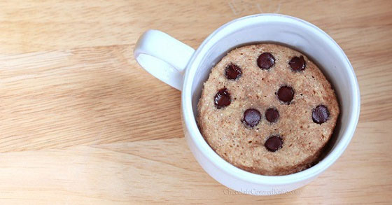 Mug cake s čokoládovými kousky