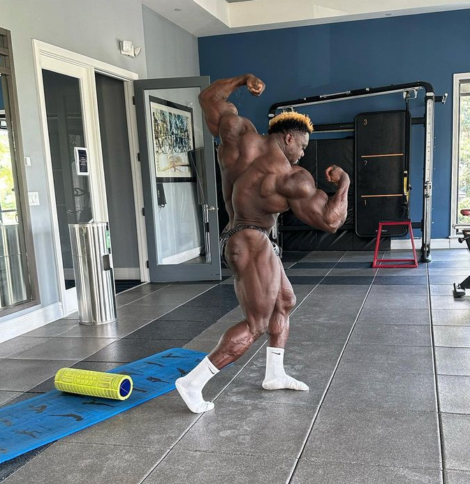 Blessing Awodibu 4 dny před Mr. Olympia 2022